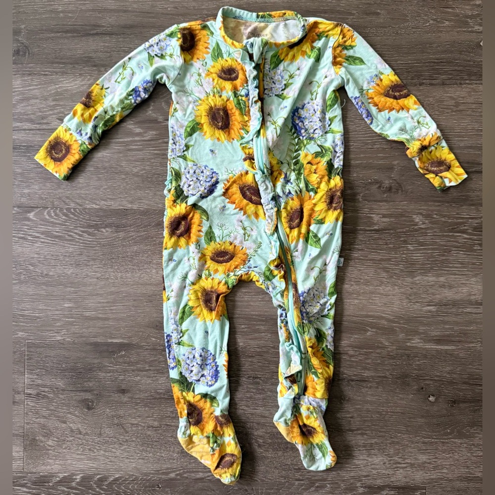 POSH PEANUT one piece outfit / sleeper sz 6-9M